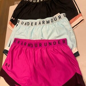 3 pairs of like new Under Armour loose shorts